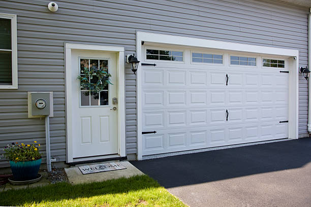 24/7 Emergency Garage Door Panel Replacement experts in Aurora, IN
